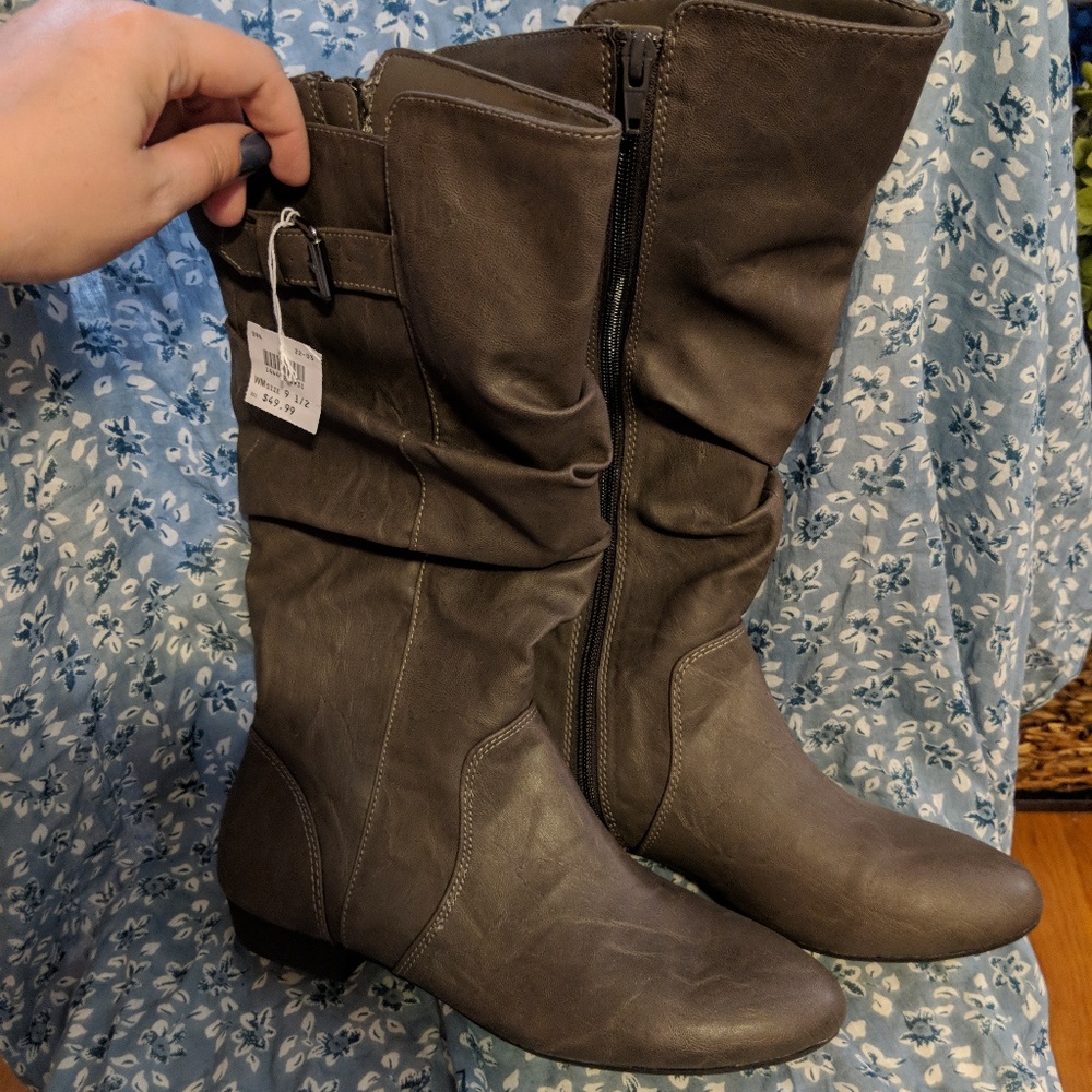 New Lower East Side Raven Boot in Gray